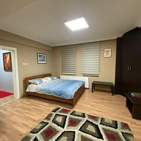 Aden Sehir Ve Doga Manzarali 4 Katli Villa *