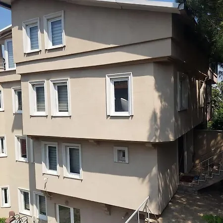 Aden Sehir Ve Doga Manzarali 4 Katli Villa *
